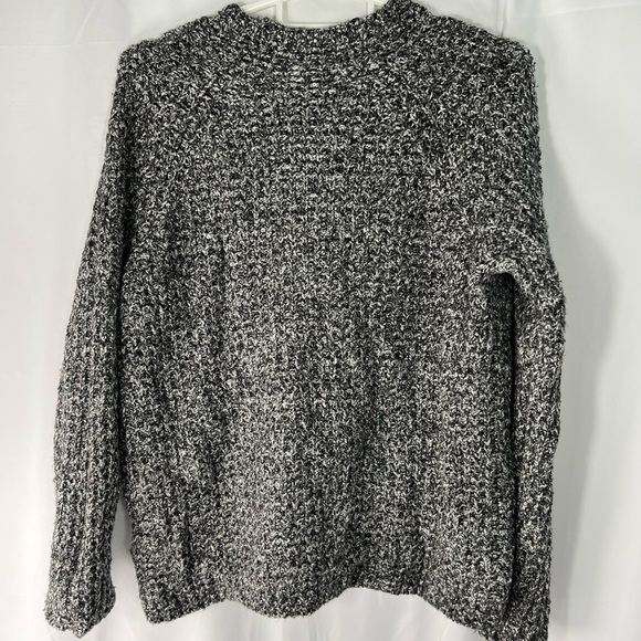 Denver Hayes Black and White Knit Sweater - Picture 6 of 6